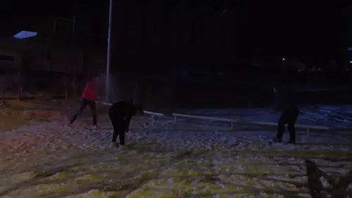 Kar yağışını görenler gece yarısı kartopu oynadı