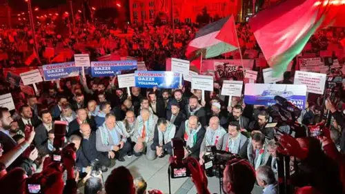 Konya'da binlerce kişi meydana indi! Sessiz yürüyüş