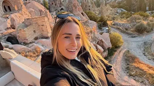 Survivor yıldızı umrede: Başörtülü fotoğrafını paylaştı