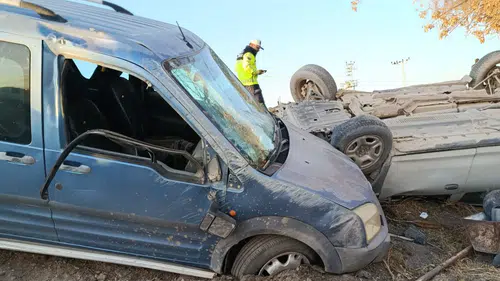 Konya'da otomobil ile hafif ticari araç çarpıştı: 1 ölü, 1 yaralı
