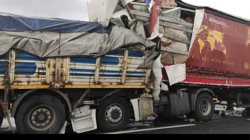 Konya'da zincirleme kaza: 3 araç çarpıştı; 1 ölü 3 yaralı