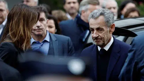 Dünya Sarkozy'i konuşuyor: Yolsuzluk dahil dört farklı suçta cezaevine girdi