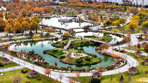 Konyalı vatandaşlar büyük parka akın ediyor: Sonbahar güzelliği var