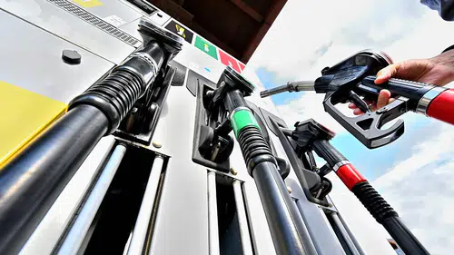 Motorin ve benzine indirim geliyor! Sürücüler dikkat tarih verildi