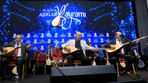 Karatay'da ayıklar sazın teline vurdu, kulakların pası silindi