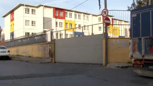 Okul kapısı faciası: Dört öğrenci yaralı, birinin durumu ağır