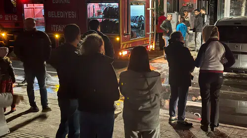 Pastanede yangın paniği: Mahalleli yangını izledi