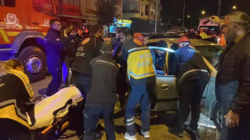 Zamanla yarıştılar: Kazada sıkışan sürücü böyle hayata döndürüldü