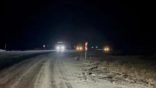 Artık kış yüzünü gösterdi: Tırlar mahsur kaldı