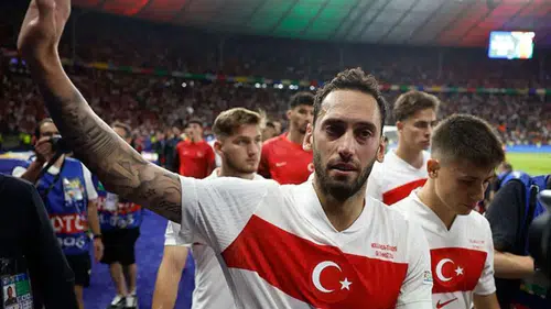 Hakan Çalhanoğlu tarihi bir başarı