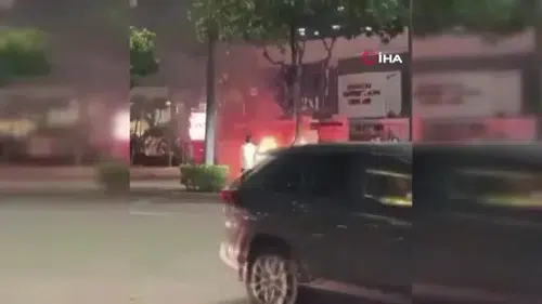 AVM'nin önündeki araç bomba gibi patladı. Saniye saniye o anlar