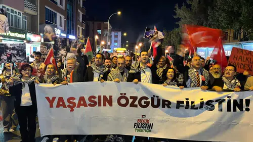CHP Konya, meşaleleri yaktı Filistin için yürüdü