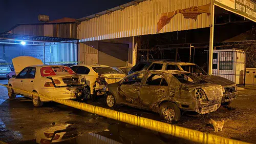 Kundakçılar işbaşında: Sanayide 5 aracı yaktılar