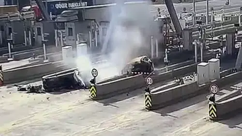 Kuzey Marmara Otoyol gişesinde feci kaza kamerada
