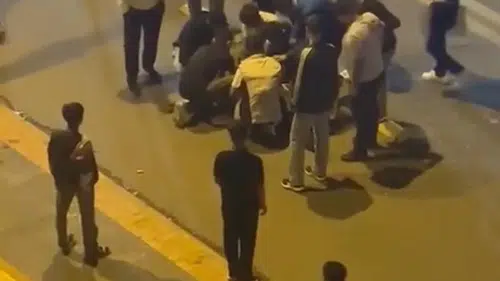 Kültür konserinde bıçak çekip birbirine böyle girdiler