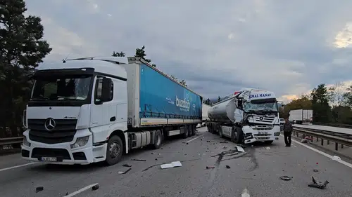 Konya plakalı tır kaza yaptı: Sürücünün burnu bile kanamadı