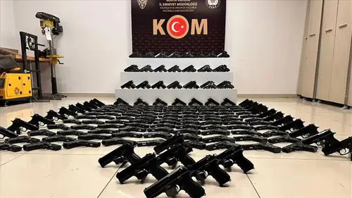 Yolcu otobüsünden çıkanlar 'pes' dedirtti
