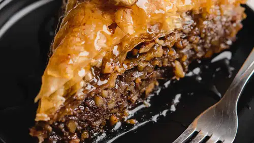 Bir dilim baklava için 1 günlük mesai ücreti gerekiyor