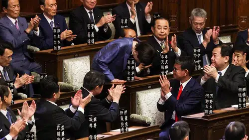Japonya'da devrim: İlk kadın başbakanı seçildi
