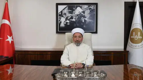 Fotoğraftaki o detayı fark ettiniz mi: Yeni Diyanet İşleri Başkanı Prof. Dr. Safi Arpaguş
