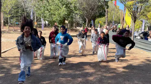 Konya’da öğrenciler, Apa Barajı’nda eğlenceli kampa katılıyor