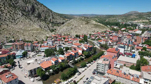 Konya'nın meşhur deresinde balık yok araba var! Otopark yaptılar