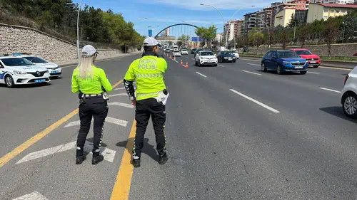 Trafikte yeni dönem başlıyor! Kural ihmali ehliyeti kaybettirecek