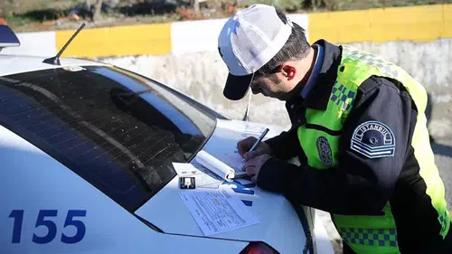 Direksiyon başında bunları yapan yandı: Servet değerinde trafik cezaları geliyor