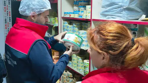 Vatandaşa yedireceklerdi:  3 tonun üzerinde bozuk süt ürünü böyle imha edildi