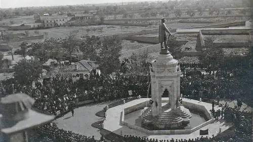 Konya’nın simge yapısı 99 yıl önce açıldı: Atatürk nereye bakıyor?