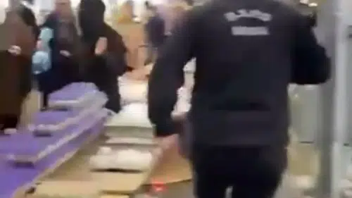 Peçeyle pazarda hırsızlık kamerada: Kovalamaca pazarı karıştırdı