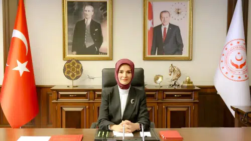 Sosyal medyaya yaş sınırı geliyor: Bakan resmen açıkladı