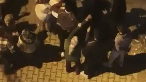 Sopa, tekme ve yumruklar konuştu: Kavganın sebebi de kamera görüntüleri de ilginç