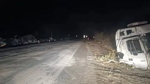 Konya'daki feci kazada süt tankeri paramparça oldu