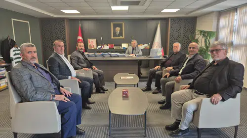 Konya'daki öğretmenlere çikolata ikramı yapıldı