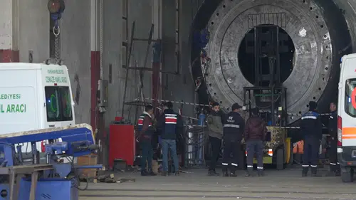 Fabrikada feci iş kazası: 3 tonluk sacın altında kalan 2 işçi öldü