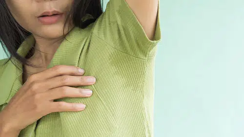 İnsanlar o hastalıkları yüzünden dışarı dahi çıkamıyor: Hiperhidrozun tedavisi var