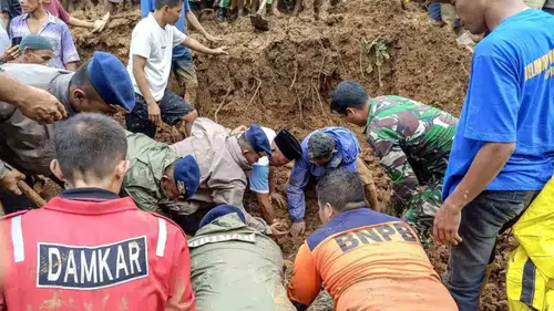 Yağmur, sel ve felaket: Adeta dağ yarıldı insanların üzerine çöktü
