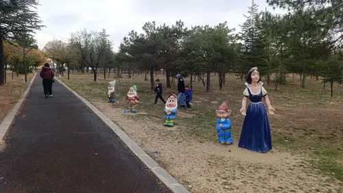 Pamuk Prensesin cücelerini çaldılar: 3 cüce aranıyor