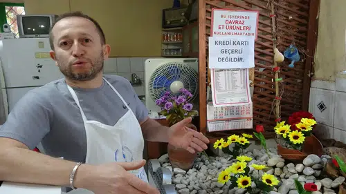 İnanması güç: Pide salonun ortasında 'yatır' mezarı