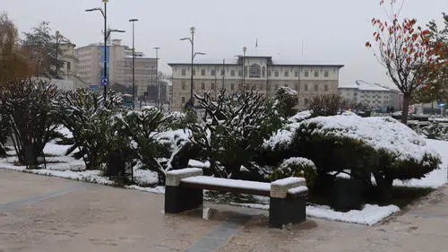 Sivas'ta beyaz örtüyle kartpostallık görüntüler oluştu