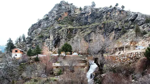 Konya'nın en ilginç mağarası: Şelaleden akan sular tarihe götürüyor