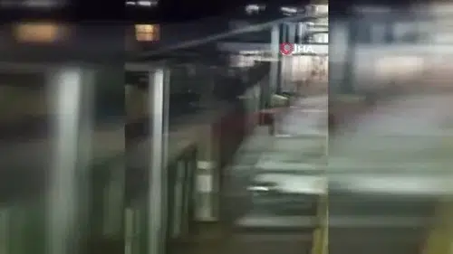 Trende bıçaklı saldırı: 9’u ağır 10 yaralı