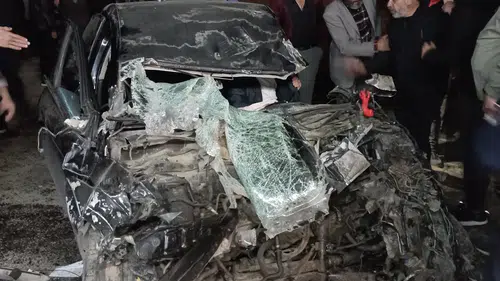 O anda nefesler tutuldu: Sürücü sıkıştığı yerden böyle kurtarıldı