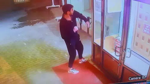 Genç adam camiye saldırdı: Görenler şaşkınlığın gizleyemedi