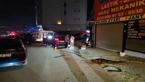 Kanlı gece, ölü ve yaralılar var: Otomobilde arkadaşlarına ateş etti
