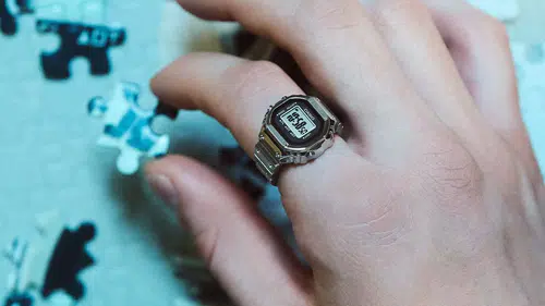 Zikirmatik gibi ama değil ve yeni moda: Parmağa takılıyor