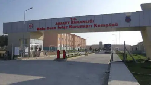 Cezaevinde vahşet: Açık görüşte kızına saldırıp duvara fırlattı