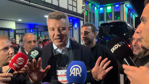 Fenerbahçe Başkanı Saran Pop Star gibi imza dağıttı: Taraftarımız olmadan şampiyon olamayız