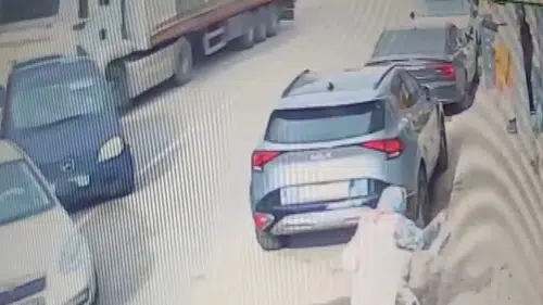 Şoför direksiyon başında uyudu: 5 aracı böyle pert etti